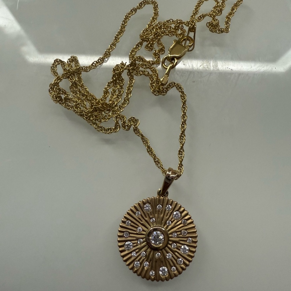 14k round disc pendant necklace - Picture 1 of 6